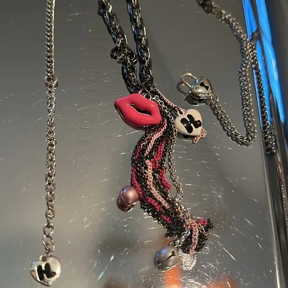 Harajuku Lovers Necklace - Picture 5 of 11